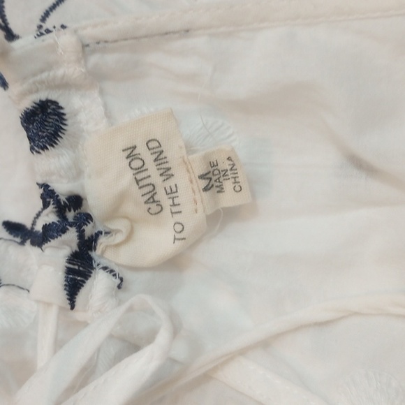 Caution to the Wind Womens Tank Top Sz M Cropped Peplum White Floral Sheer Light - Picture 3 of 7